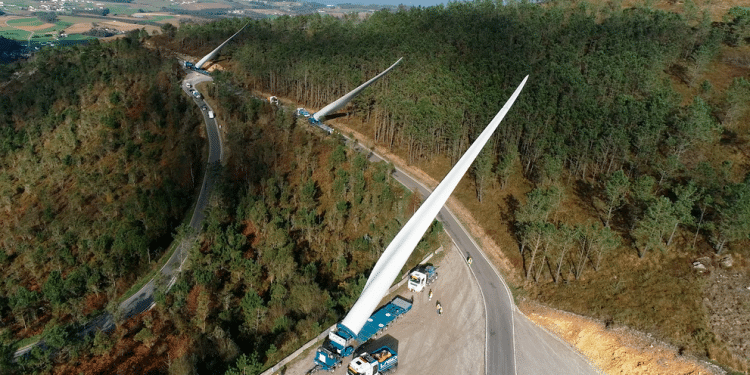 Capital Energy y Siemens Gamesa emplean tres ‘blade lifter’ en el traslado de las palas, una iniciativa pionera en Europa