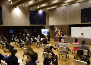 Anuncio de inversión en Canarias para la transición energética.