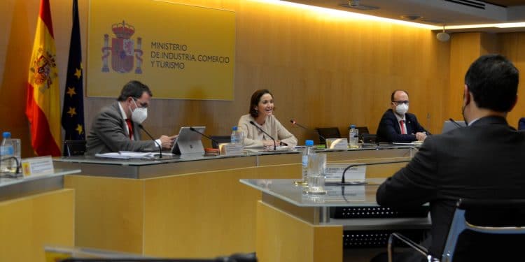 La industria apoya al Gobierno en su plan para que Europa reforme el mercado eléctrico