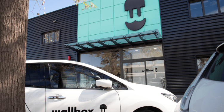 Wallbox inaugura su nueva fábrica de cargadores eléctricos en Barcelona como un ejemplo de innovación y sostenibilidad