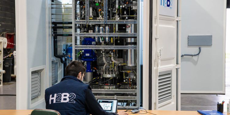 H2B2 construirá las dos primeras estaciones de servicio de hidrógeno renovable de Colombia