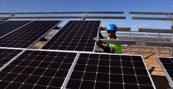 Iberdrola avanza en la construcción de 500 MW eólicos y solares en España y consigue impacto ambiental para otros 245 MW