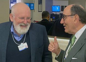 Frans Timmermans, vicepresidente de la Comisión Europea, e Ignacio Sánchez Galán, presidente de Iberdrola., en Davos