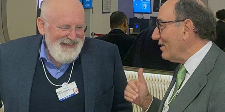 Frans Timmermans, vicepresidente de la Comisión Europea, e Ignacio Sánchez Galán, presidente de Iberdrola., en Davos