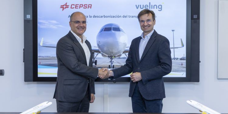 Cepsa y Vueling se alían para impulsar la aviación sostenible