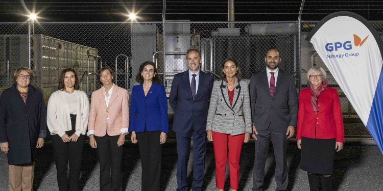 Reyes Maroto inaugura el centro de baterías Queanbeyan, la primera instalación de almacenamiento de baterías de Naturgy