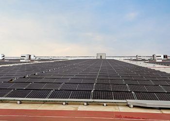 Instalación solar en el centro logístico de Amazon en Dos Hermanas (Sevilla).