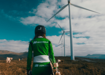 Iberdrola reta a la mejor ‘skater’ española a atravesar el parque eólico de La Magdalena