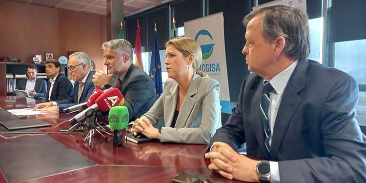 Firma del acuerdo de Cepsa.