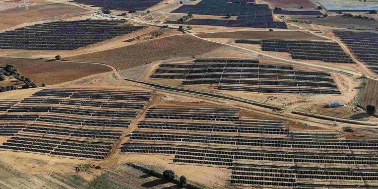 Endesa pone en servicio sus primeras plantas solares en Castilla la Mancha, con las que tratará de obtener un Récord Guinness