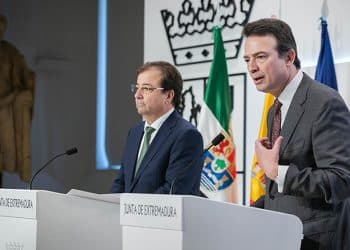Guillermo Fernández Vara, presidente de la Junta de Extremadura, y Arturo Gonzalo Aizpiri, presidente de Enagás.