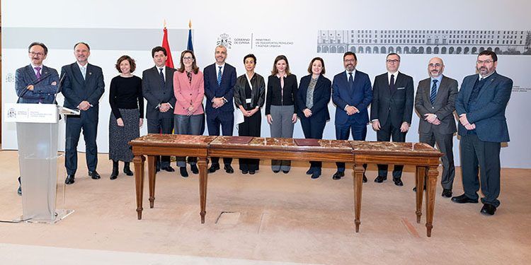 Firma del protocolo de creación de la AH2A en el Ministerio de Transportes.
