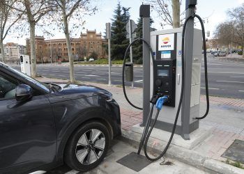 Repsol y el Ayuntamiento de Madrid inauguran el punto de recarga en vía pública más potente de la capital