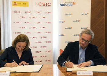 Eloísa del Pino, presidenta del CSIC, y el presidente de la Fundación Naturgy, Rafael Villaseca.