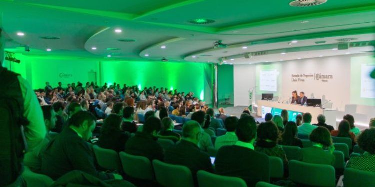 La industria de los bioplásticos debate su contribución a la economía circular en Valencia