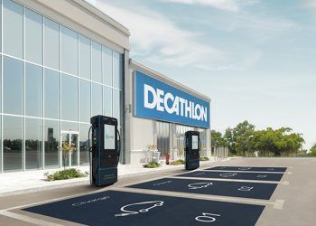 Puntos de carga de EDP en Decathlon.