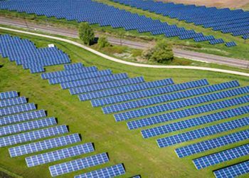 Paneles solares de la planta de Sangüesa de Smurfit Kappa .