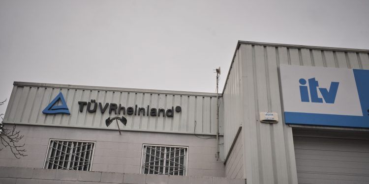 La mitad de la energía de las estaciones de TÜV Rheinland será ‘verde’ gracias a los paneles solares de autoconsumo