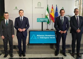Constitución de la Alianza Andaluza por el Hidrógeno Verde. De izda. a dcha.: Gonzalo Sáenz de Miera, presidente del Grupo Español para el Crecimiento Verde (GECV), Juanma Moreno, presidente de la Junta de Andalucía, Jorge Paradela Gutiérrez, consejero de Política Industrial y Energía, y Francisco Montalbán, presidente de la Asociación Andaluza del Hidrógeno.