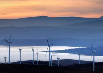El BEI suscribe con Iberdrola y Caja Rural de Soria un préstamo verde de 55 millones para un potente parque eólico en Burgos