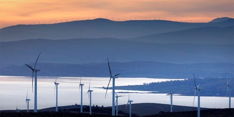 El BEI suscribe con Iberdrola y Caja Rural de Soria un préstamo verde de 55 millones para un potente parque eólico en Burgos