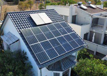 Sunalizer lanza una guía con todo lo que hay que saber para deducir de la declaración de la renta la instalación de placas solares