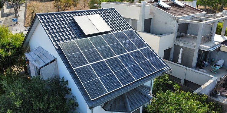 Sunalizer lanza una guía con todo lo que hay que saber para deducir de la declaración de la renta la instalación de placas solares