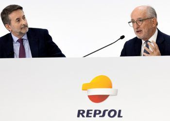 Antonio Brufau y Josu Jon Imaz durante la Junta General de Accionistas de Repsol.