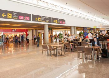 Endesa e Iberdrola suministrarán energía renovable a los aeropuertos de Aena durante los próximos cinco años