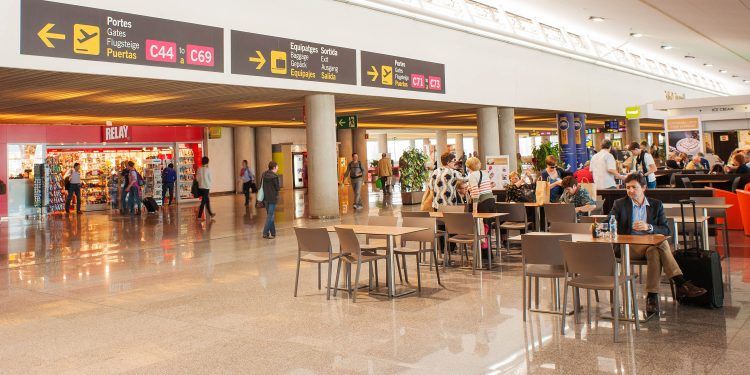 Endesa e Iberdrola suministrarán energía renovable a los aeropuertos de Aena durante los próximos cinco años