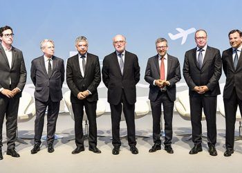 Imagen de las autoridades y representantes institucionales y empresariales asistentes al foro luso-español (Lisboa).