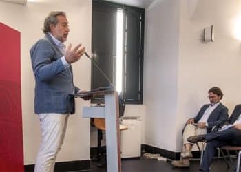 Ángel Asensio habla sobre sostenibilidad de la industria textil en los cursos de verano de la Complutense.