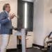 Ángel Asensio habla sobre sostenibilidad de la industria textil en los cursos de verano de la Complutense.