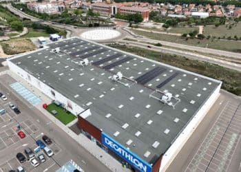 Decathlon instalará 12.542 m² de placas solares fotovoltaicas en su proyecto de autoconsumo en España