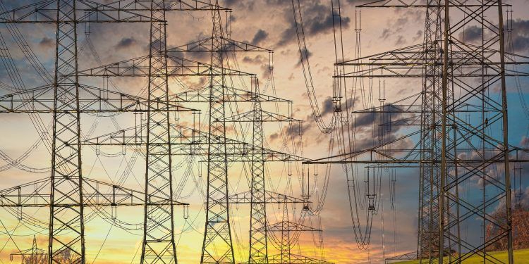 Cuánto ganan las eléctricas y cuánto gastan los españoles en luz