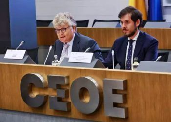 Presidente de Tecniberia, Joan Franco, y el subdirector general de Hidrocarburos y Nuevos Combustibles del Ministerio para la Transición Ecológica, José Luis Cabo. Foto. Tecniberia.