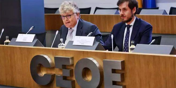 Presidente de Tecniberia, Joan Franco, y el subdirector general de Hidrocarburos y Nuevos Combustibles del Ministerio para la Transición Ecológica, José Luis Cabo. Foto. Tecniberia.