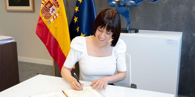 La ministra Diana Morant durante la firma del acuerdo entre España y China.