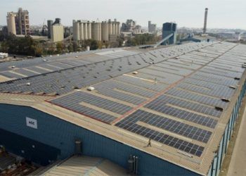 Instalación de autoconsumo fotovoltaico sobre cubierta de Helexia para AGC en Sagunto.