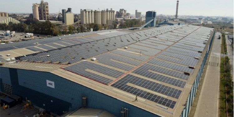 Instalación de autoconsumo fotovoltaico sobre cubierta de Helexia para AGC en Sagunto.