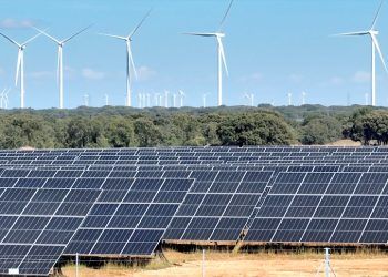 Finaliza la construcción de la primera planta híbrida (eólica y solar) de España