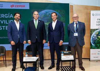 De izda. a dcha.: Manuel García, director general de Políticas Energéticas y Minas del MITECO; Mario Ruiz-Tagle, presidente de Enerclub; Pierre-Yves Sachet, director de Mobility & New Commerce de Cepsa, y Arcadio Gutiérrez, director general de Enerclub.
