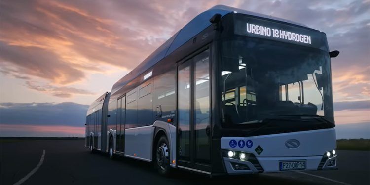 Solaris Urbino de hidrógeno, de 18 metros, articulado.