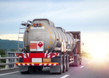 Logística en la industria energética: transporte de materiales peligrosos y sus particularidades