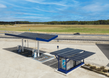 Zunder inaugura las primeras estaciones de recarga de coches eléctricos autosuficientes de España