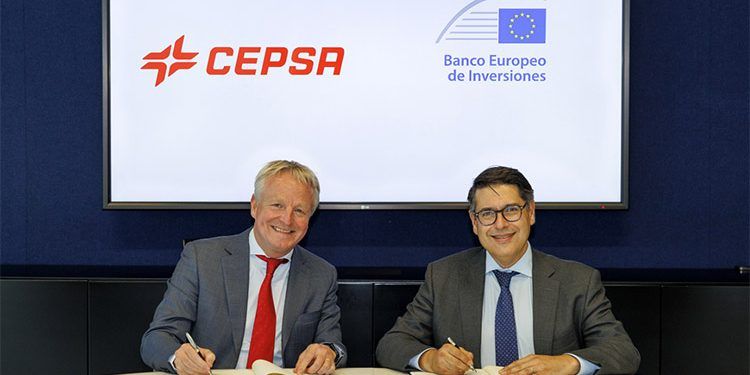 Firma del acuerdo de préstamo del BEI a Cepsa.