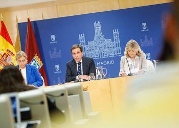 Rueda de prensa. De izda. a dcha: María Inmaculada Sanz Otero, José Luis Martínez-Almeida y Engracia Hidalgo Tena.