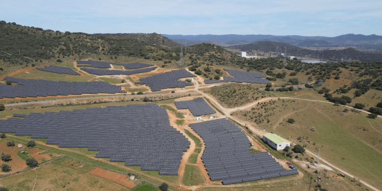 Alter Enersun pone en marcha dos plantas fotovoltaicas en Extremadura