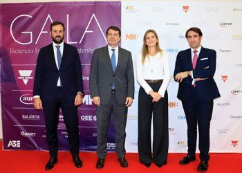 Gines Ángel García, presidente de A3E; presidente de la Junta de Castilla y León, Alfonso Fernández Mañueco, la secretaria de estado de Energía en funciones, Sara Aagesen y Juan Carlos Suárez-Quiñones, consejero de Medio Ambiente, Vivienda y Ordenación del Territorio de la Junta de Castilla y León.