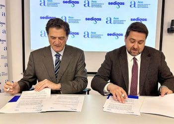 Pascual Fernández y Joan Batalla, presidentes de AEAS y Sedigas, han suscrito el acuerdo.